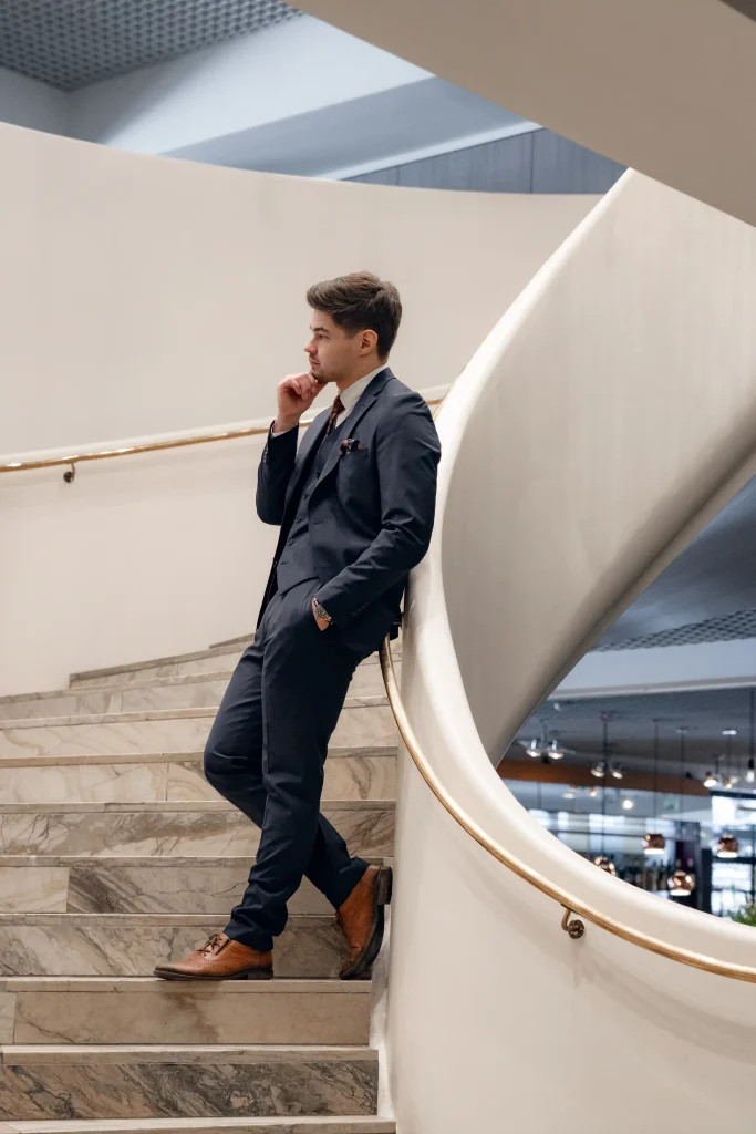 Taikuri Marko Poskiparta portaissa